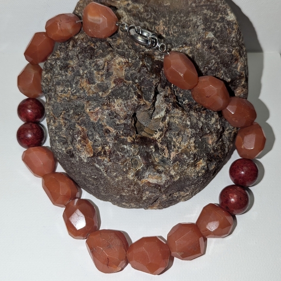 Orange Carnelian Faceted Stone Necklace with Red Wooden Beads 16" - Picture 6 of 10